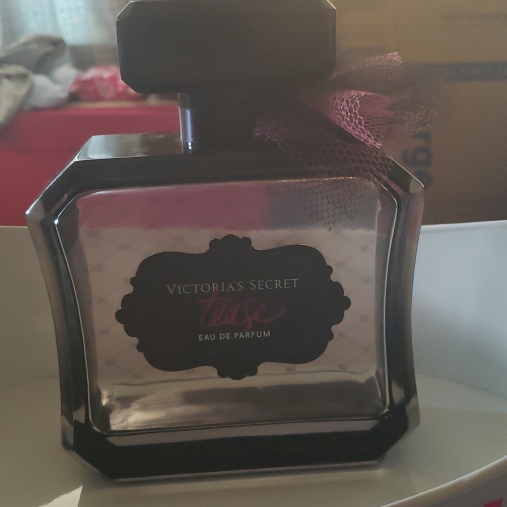 Tease display prop Victoria's secret